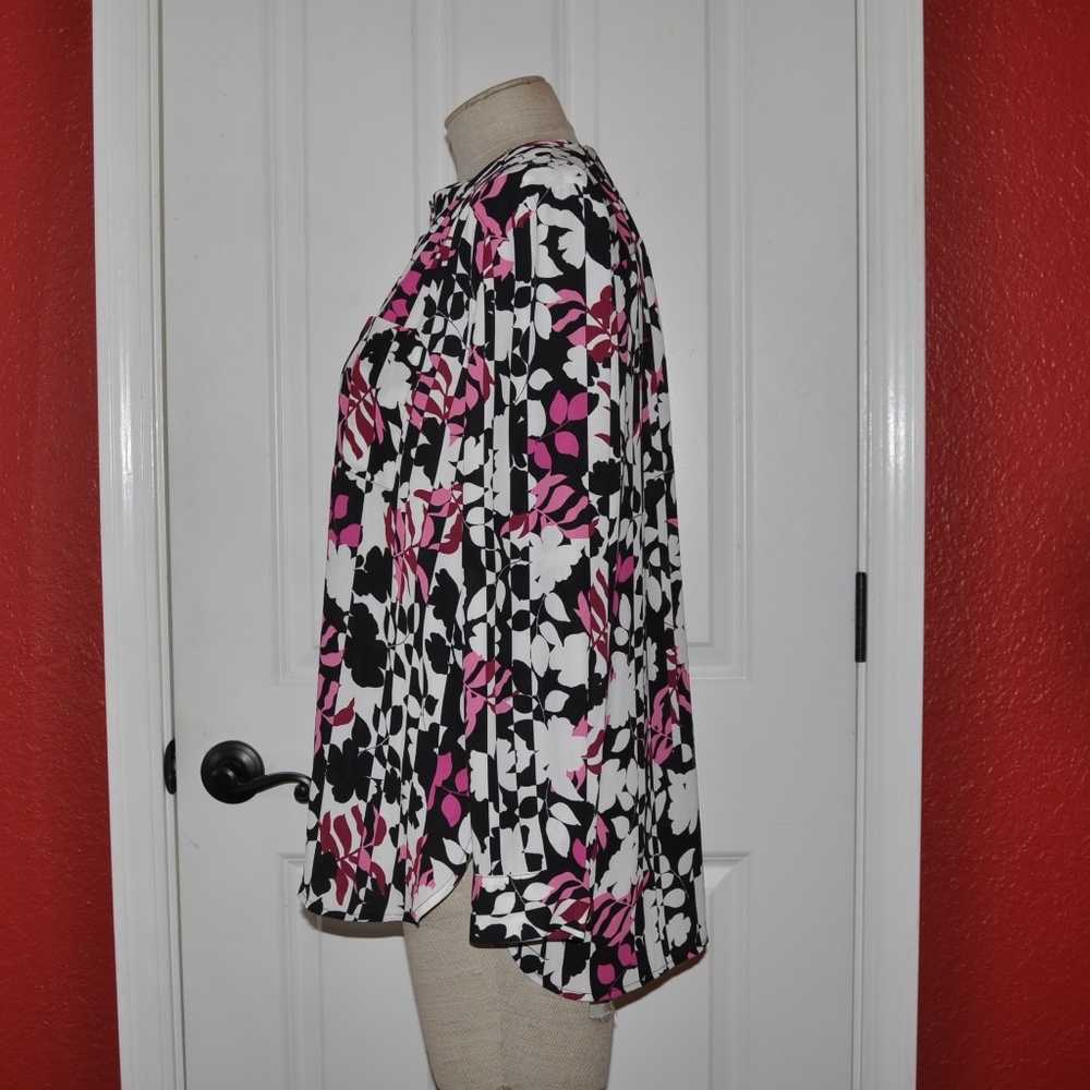 VINCE CAMUTO Top - Picture 4 of 8